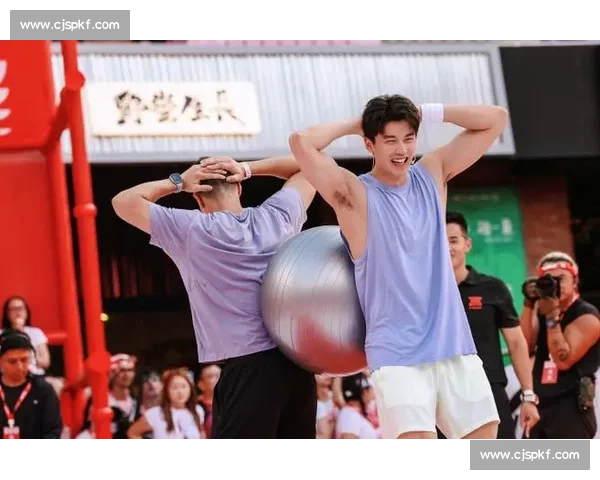 汪顺贾玲跨界联动!运动装同框打网球,握拳合影活力满格